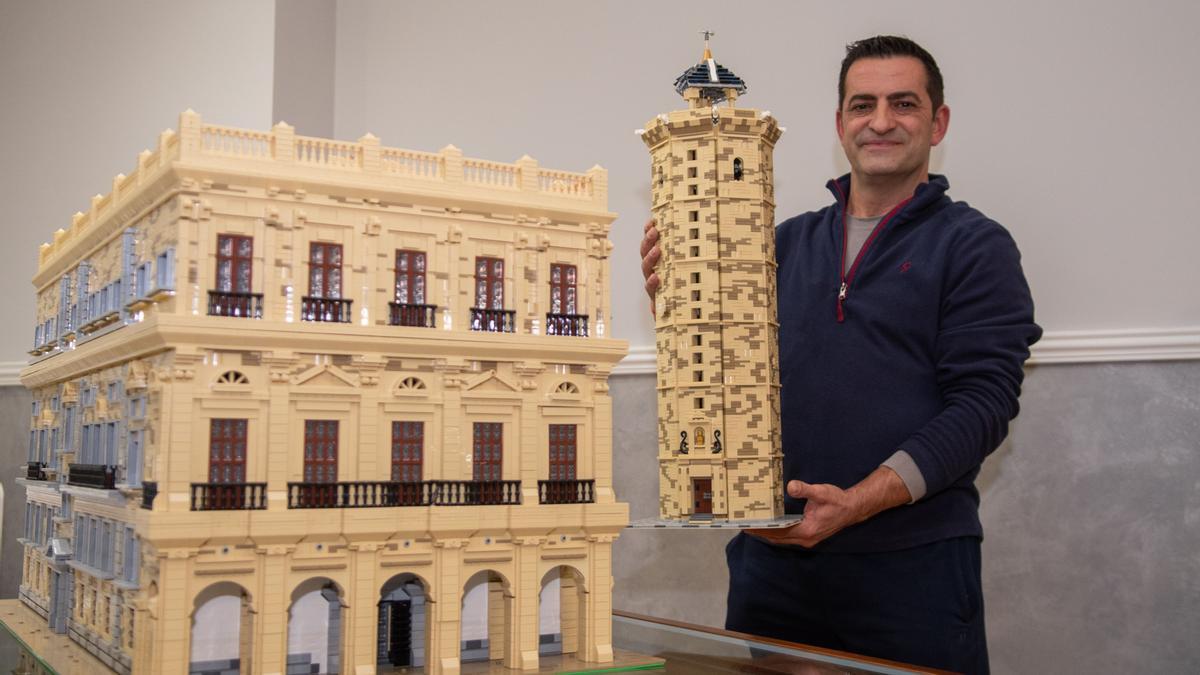 Severino, junto al Ayuntamiento de Castelló que todavía no ha acabado, y el Fadrí construidos en Lego.