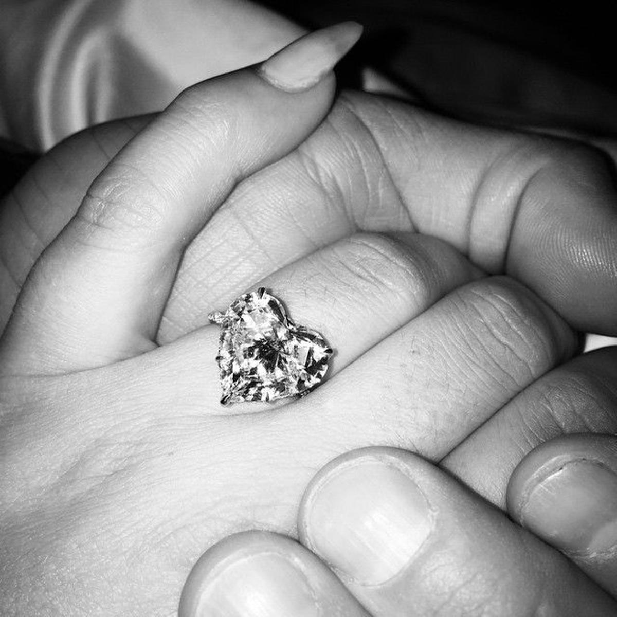 Anillos de compromiso 'famosos': Lady Gaga, un gran corazón