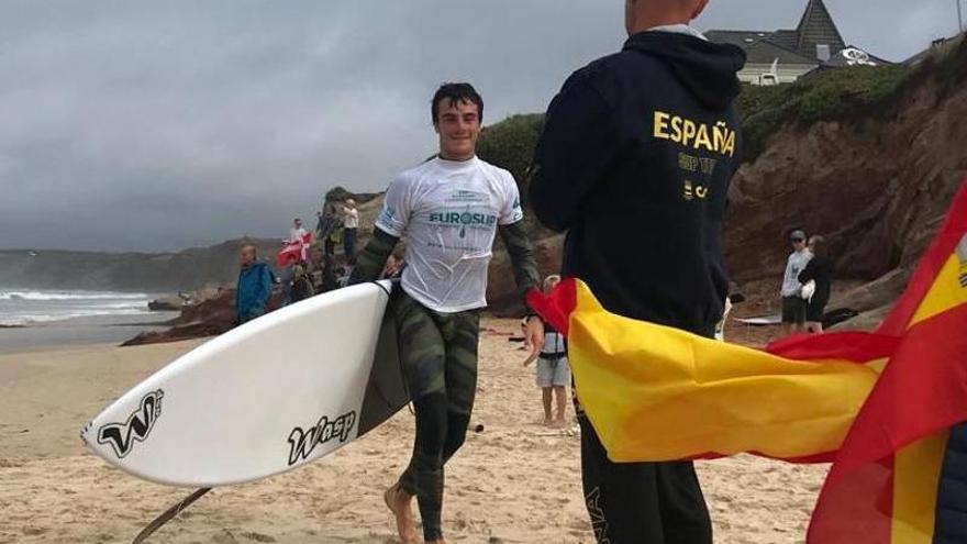 Joan García, surfista de El Campello campeón de Europa.