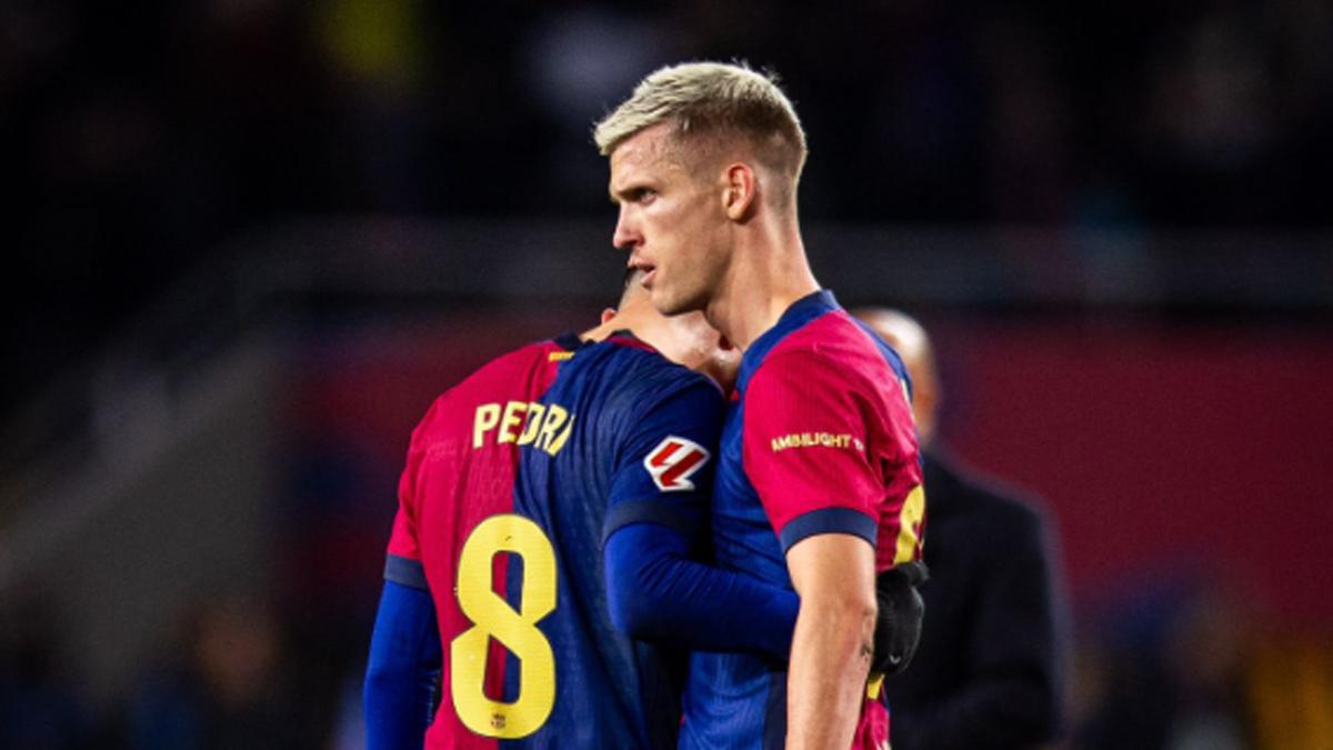Dani Olmo, consolando a Pedri