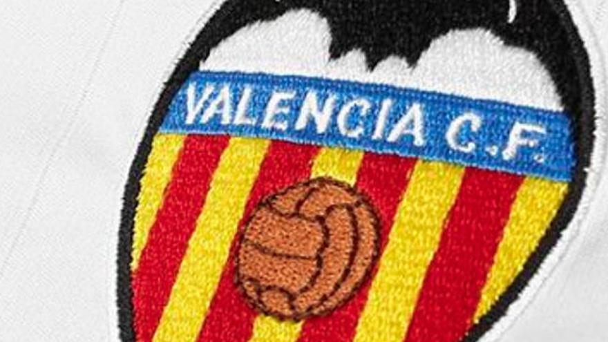 Las tiendas del Valencia CF ya venden la nueva camiseta