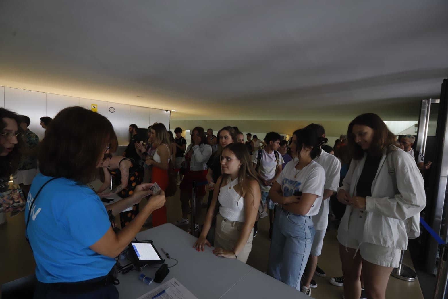 Cientos de personas hacen fila para el casting de Operación Triunfo 2023 en Zaragoza