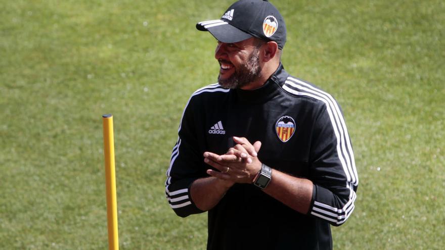 Nuno, en un entrenamiento del Valencia.