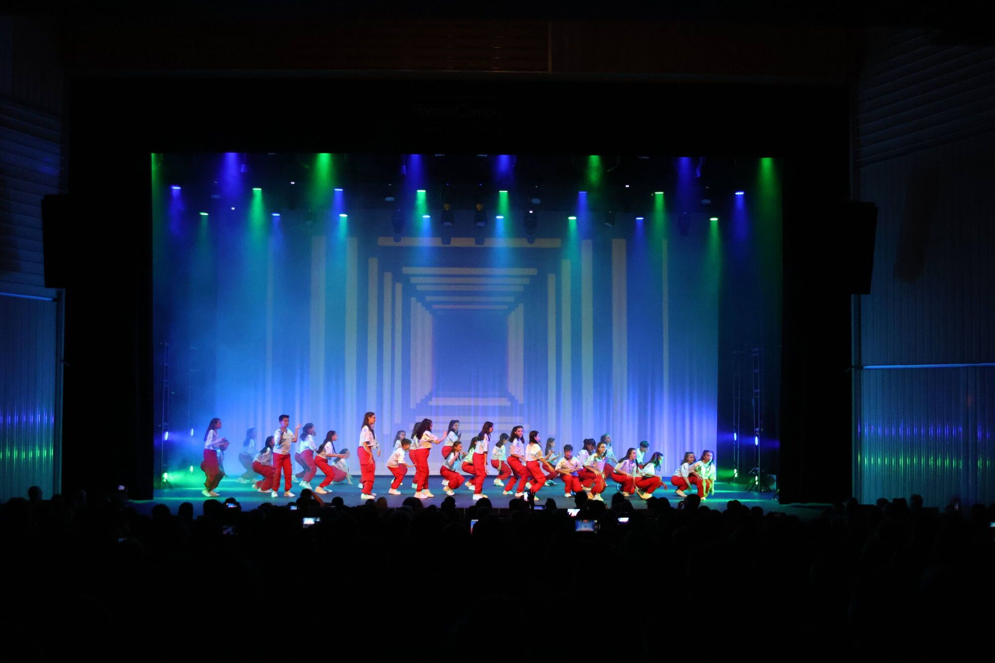 Una actuación en el escenario del Teatro Ramos Carrión.
