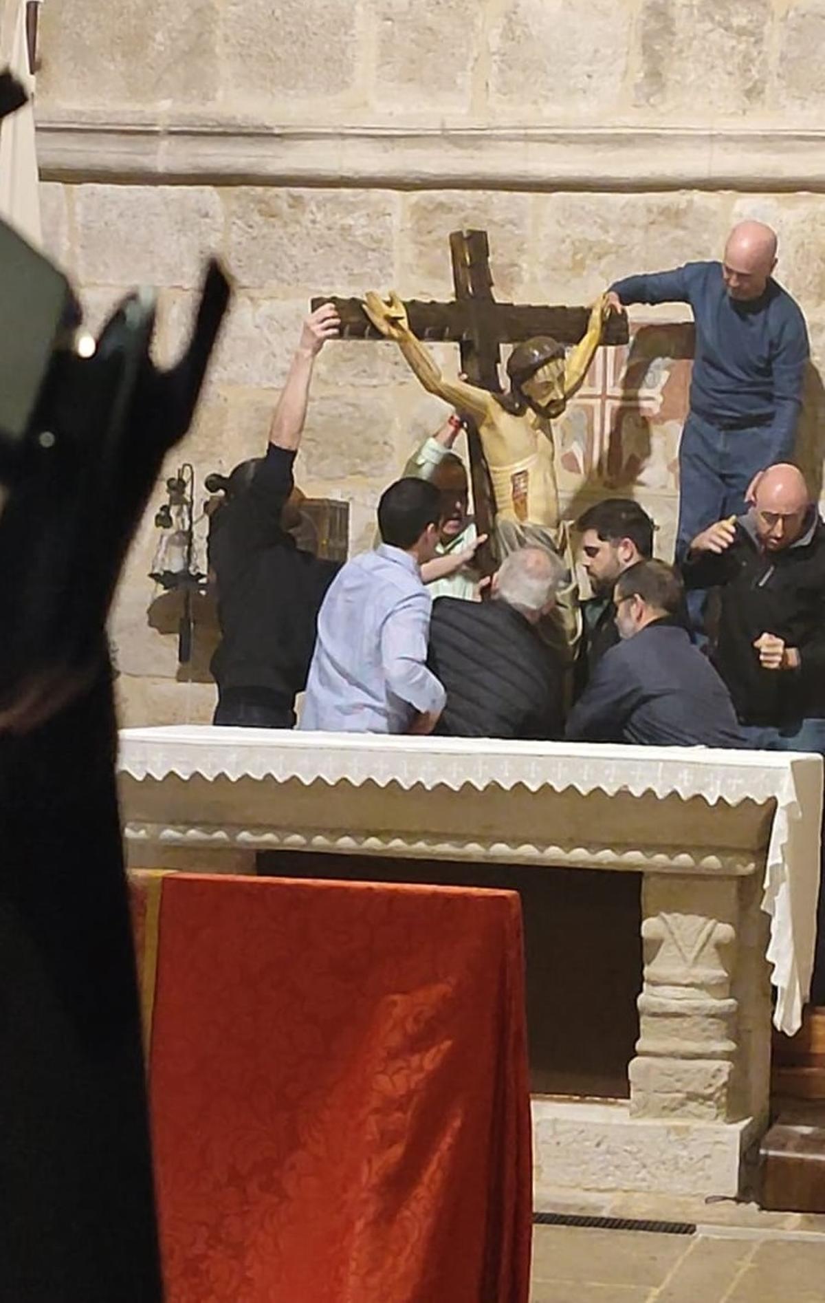 Descendimiento del Santísimo Cristo del Espíritu Santo.