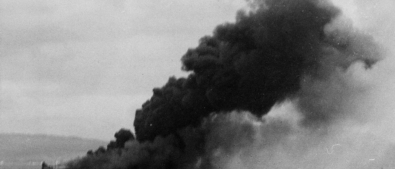 Tragedia del 'Urquiola' en A Coruña en 1976: El día que llovió petróleo en A Coruña