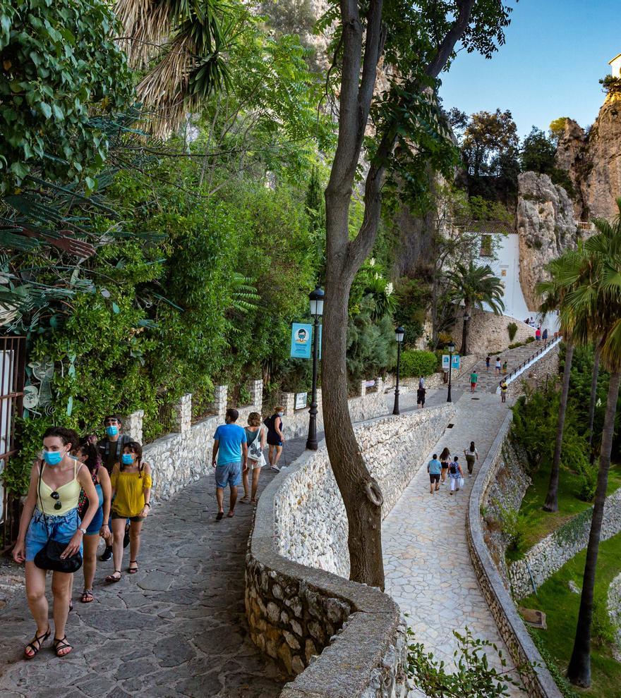 Aprovecha el verano para conocer el Castell de Guadalest, uno de los pueblos más bonitos de Alicante