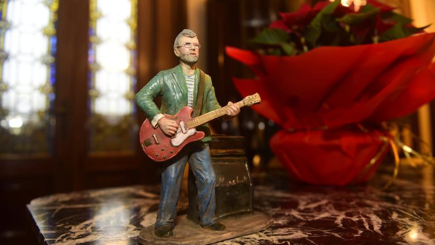 Xoel López recibe su figura del Belén de A Coruña con una conocida canción