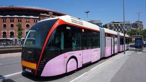 Un modelo de autobús híbrido biarticulado, que ha sido retirado de circulación en Barcelona.