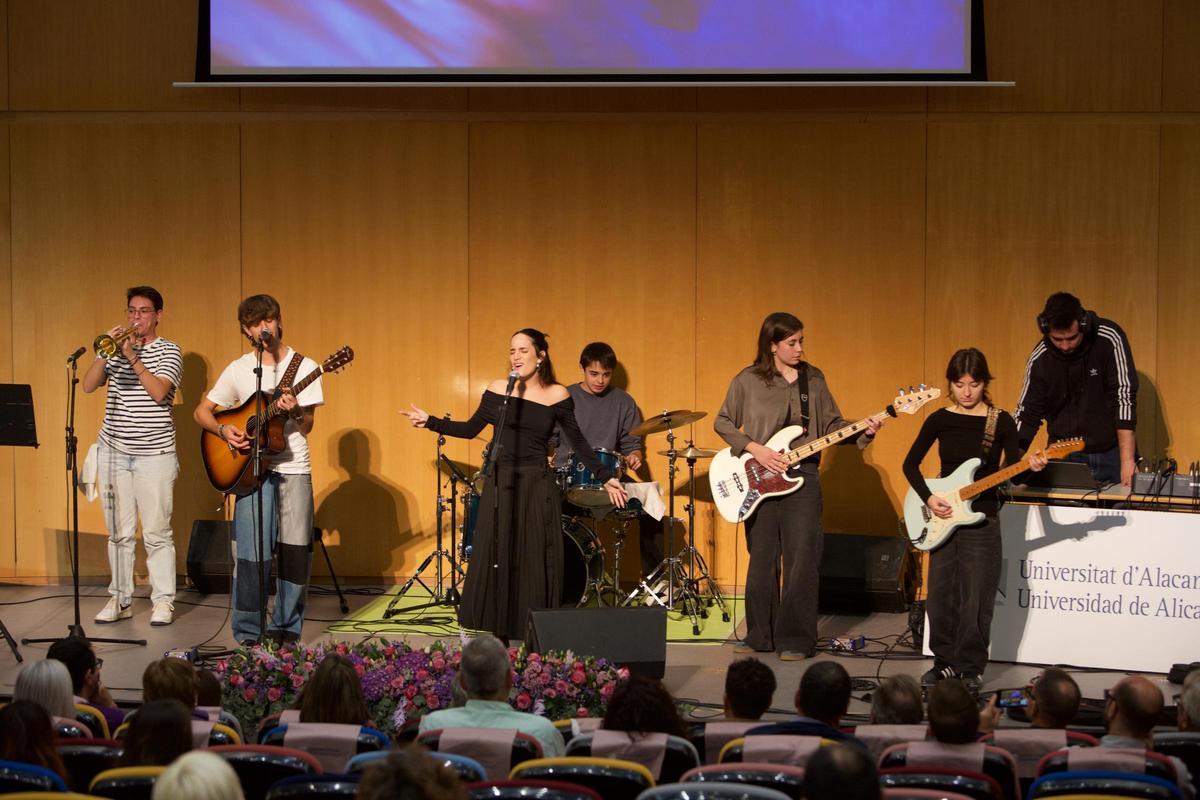 Un momento de la actuación de Kala.