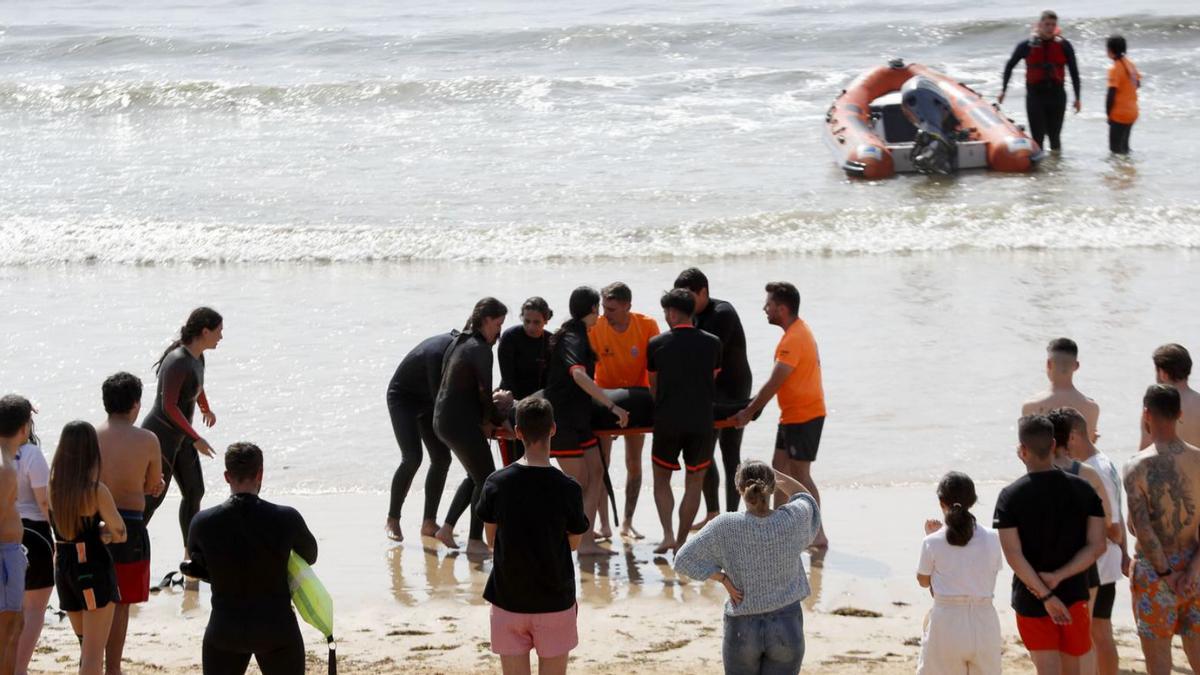 Curso de socorristas en Playa América el pasado mes de mayo. |   // JOSÉ LORES