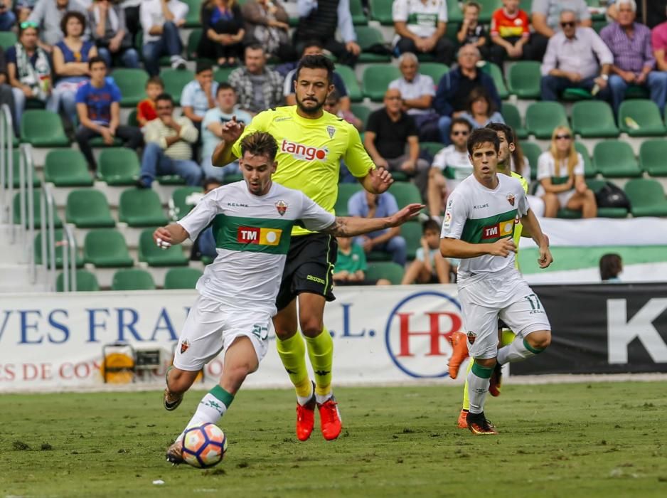 El Elche domina al Córdoba