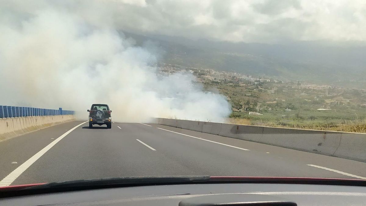 Un incendio en la TF-5 provoca retenciones kilométricas