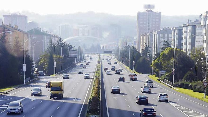 Avenida de Alfonso Molina, a la altura del polígono de Elviña.