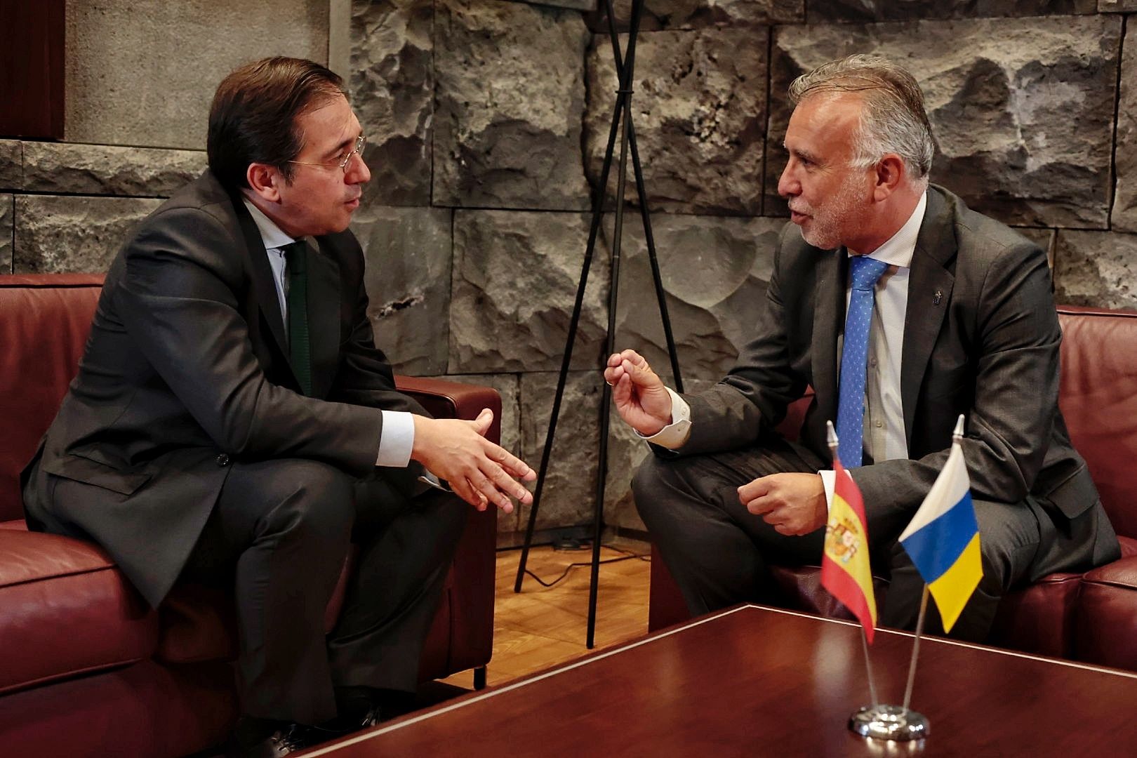 Encuentro del ministro José Manuel Albares y el presidente Ángel Víctor Torres en Tenerife