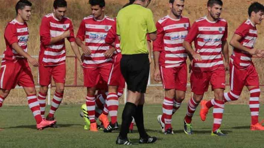 Los jugadores del Fresno, tras marcar un gol.