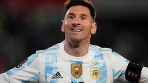 Messi va fer un ‘hat-trick’ amb l’Argentina, va superar un rècord de Pelé i va tornar a plorar d’emoció
