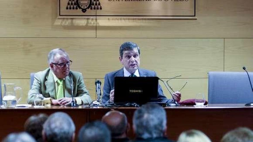 Por la izquierda, Manuel González y Julio Peláez, durante la charla.