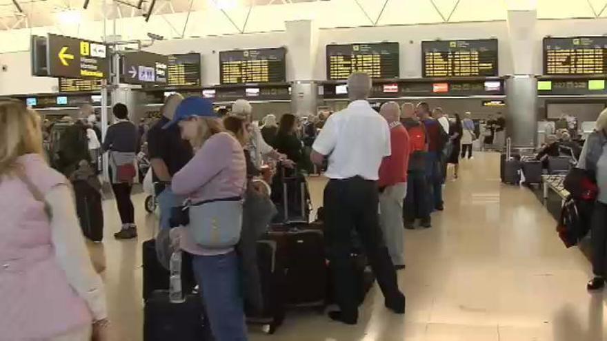 Coronavirus en Canarias | Canarias pide mantener abiertos hoteles para dar cobijo a los turistas que se han quedado sin vuelo de vuelta