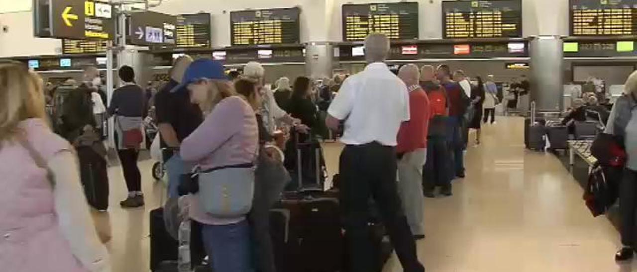 Coronavirus en Canarias | Canarias pide mantener abiertos hoteles para dar cobijo a los turistas que se han quedado sin vuelo de vuelta