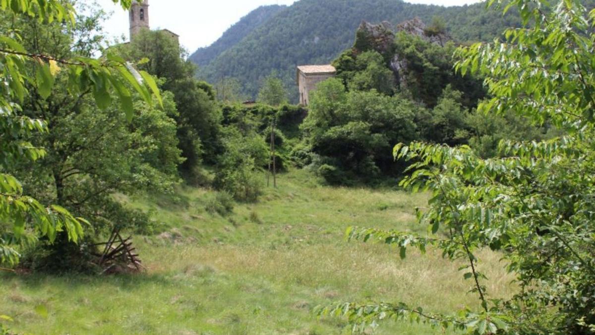 Els terrenys on s’habilitarà una zona d’aparcament | AJ. LA COMA I LA PEDRA