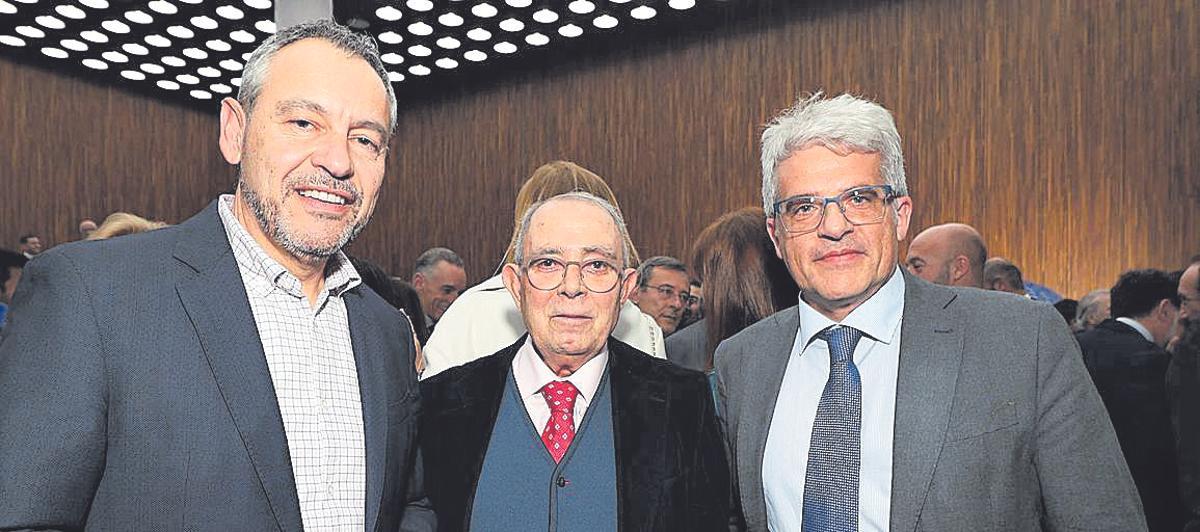 El vicepresidente Fepeval, Vicente Seguí, junto al presidente de Fempa, Jorge Ibáñez, y el director de Asuntos Jurídicos de la misma patronal del metal, Luis Mascaró.