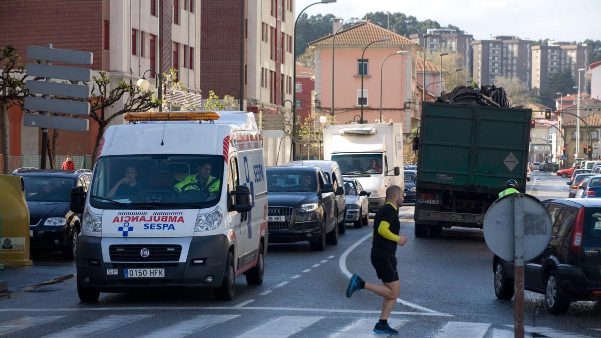 TRAFICO EN LA AVENIDA DE LUGO.