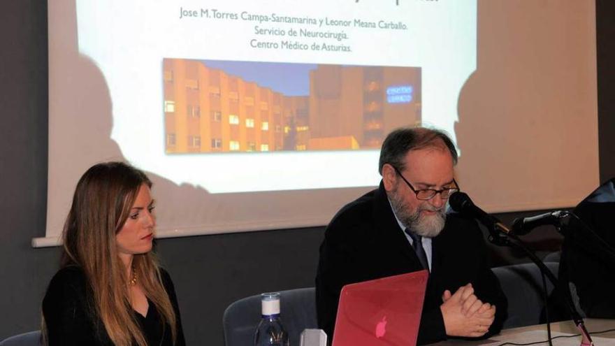 Leonor Meana y José María Torres, ayer, en el Club Prensa Asturiana.