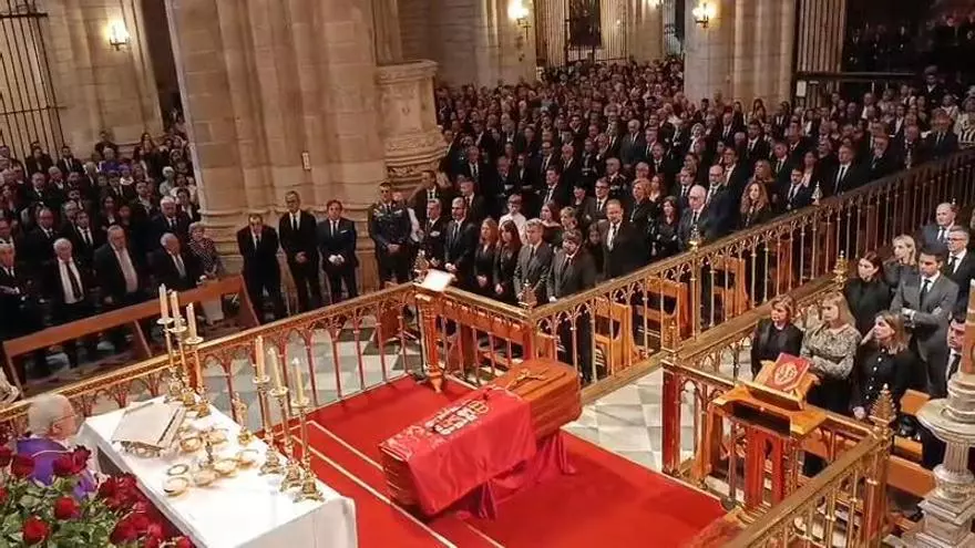 El obispo oficia la misa funeral por el alcalde José Ballesta en la Catedral de Murcia