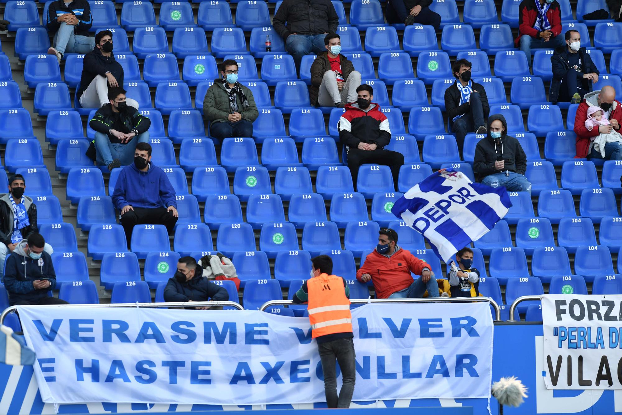 5.000 aficionados apoyan al Dépor en las gradas de Riazor