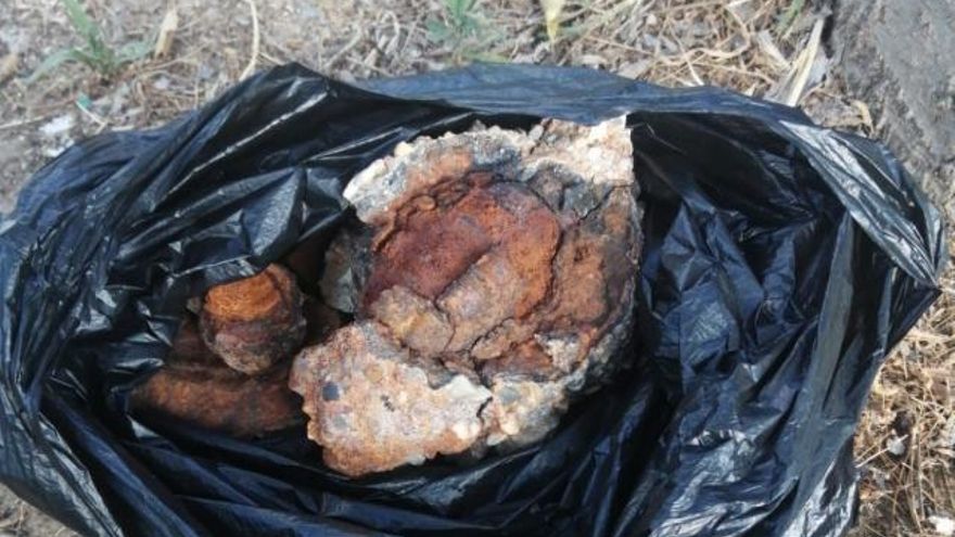 Una nena s&#039;endú una pedra de la platja i un any després descobreix que conté una granada