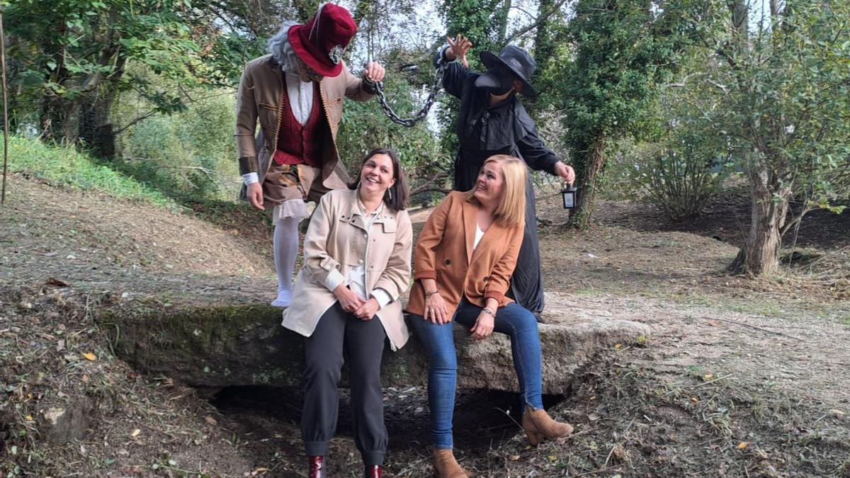 La alcaldesa Digna Rivas y la edil de Cultura, Rita Pérez, ayer, en la presentación del Samaín.