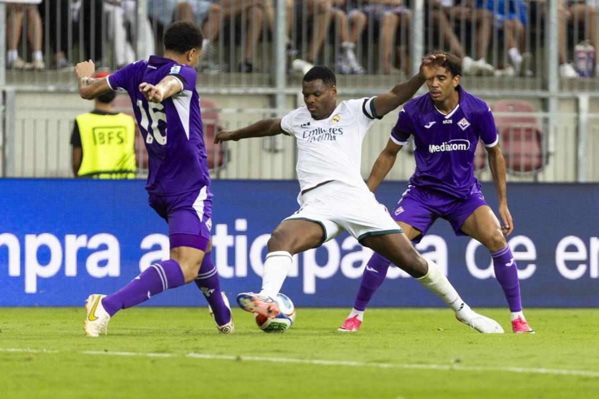 Denzel Dumfries, en su debut con el Real Madrid ante la Fiorentina.