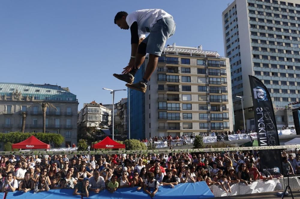 Piruetas espectaculares en el Vigo Street Stunts