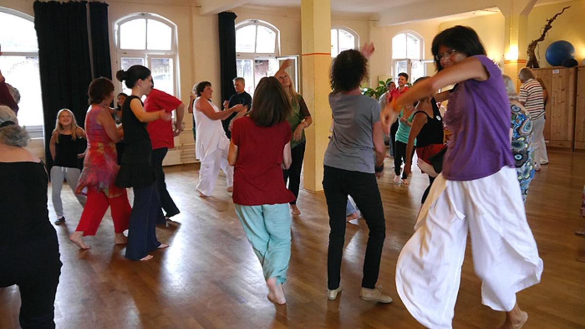 Una clase de biodanza.