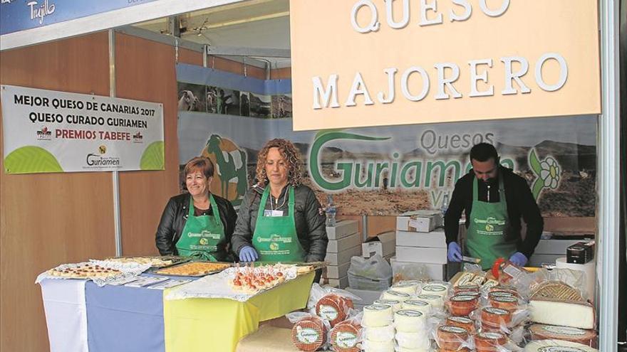 El queso Majorero y los quesos de Suiza se promocionan en la feria