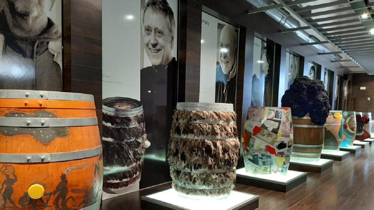 Colección de barricas “customizadas” por algunos de los más importantes artistas plásticos valencianos.