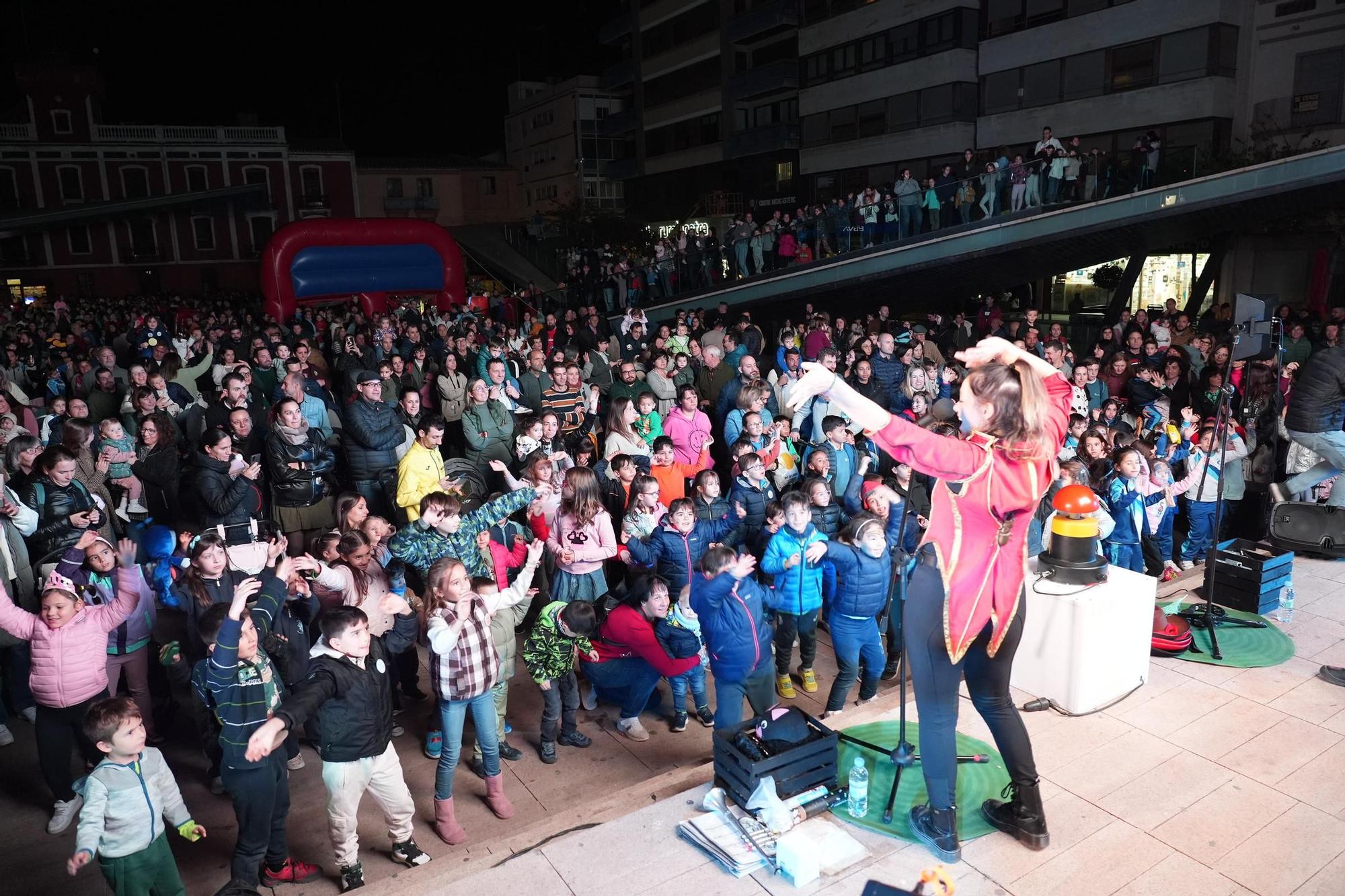 Las imágenes de la fiesta de la 'encesa' de las luces navideñas en Vila-real