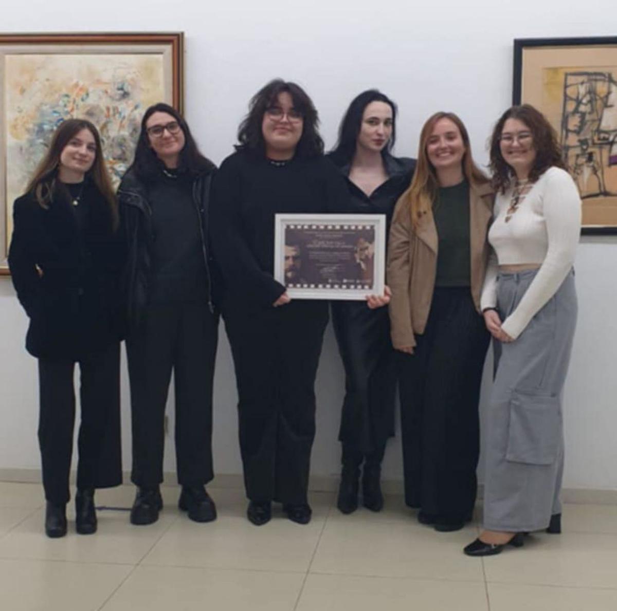 Ariadna Fieira e Sky López, 
gañadoras da mención especial.