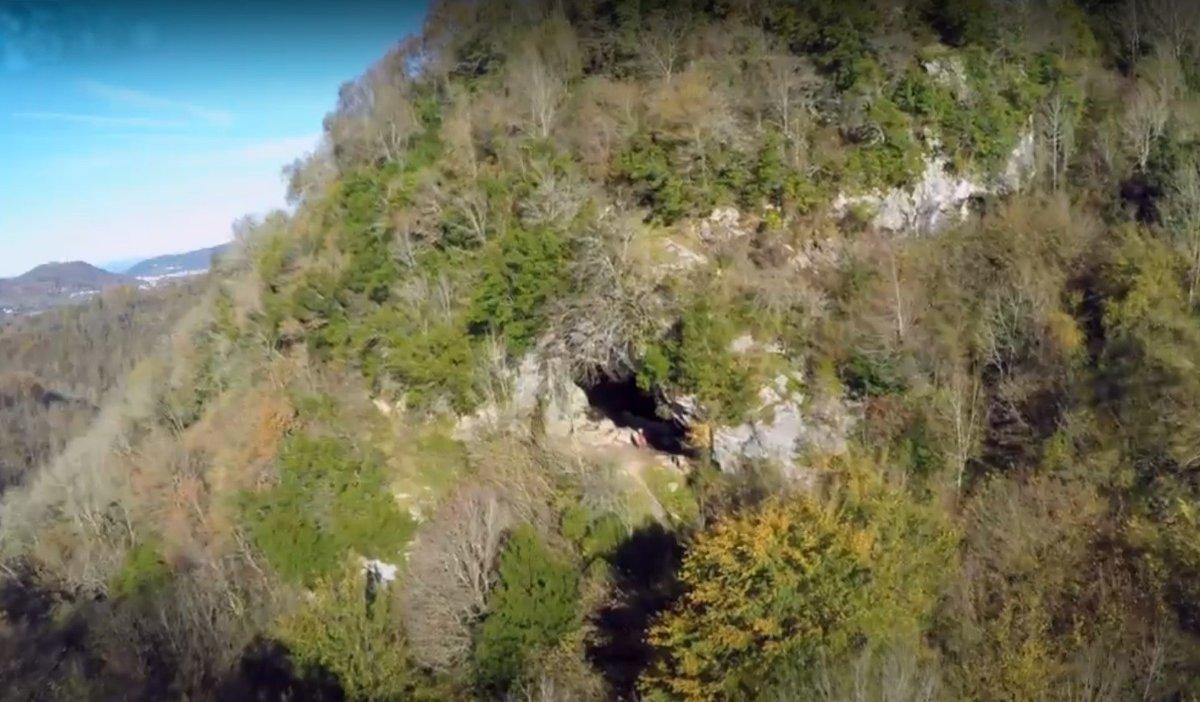 El yacimiento arqueológico de Aitzbitarte se encuentra a poco más de 10 minutos de San Sebastián.