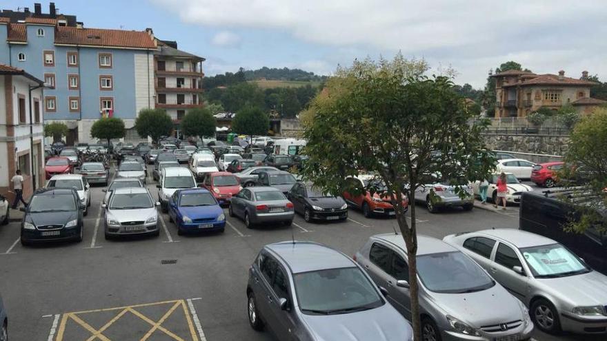 El aparcamiento de El Censu, en Cangas de Onís, ayer.