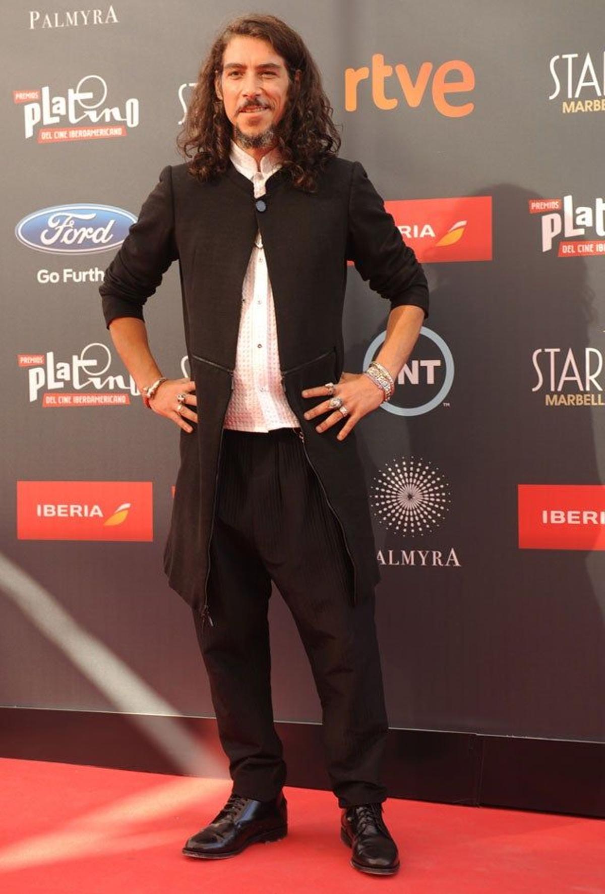 Óscar Jaenada en la alfombra roja de los Premios Platino 2015
