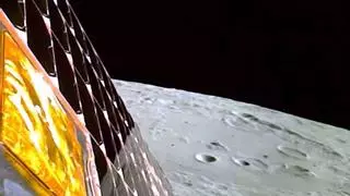 L'Índia aconsegueix aterrar una nau al pol sud de la Lluna