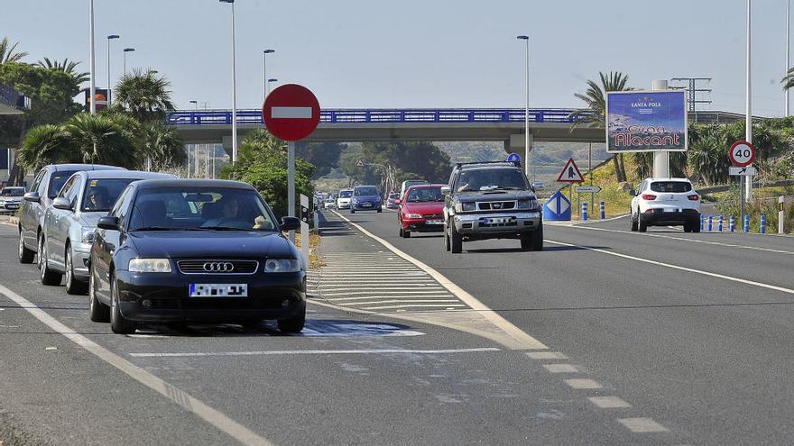 Acceso y salida de Gran Alacant por la carretera N332.