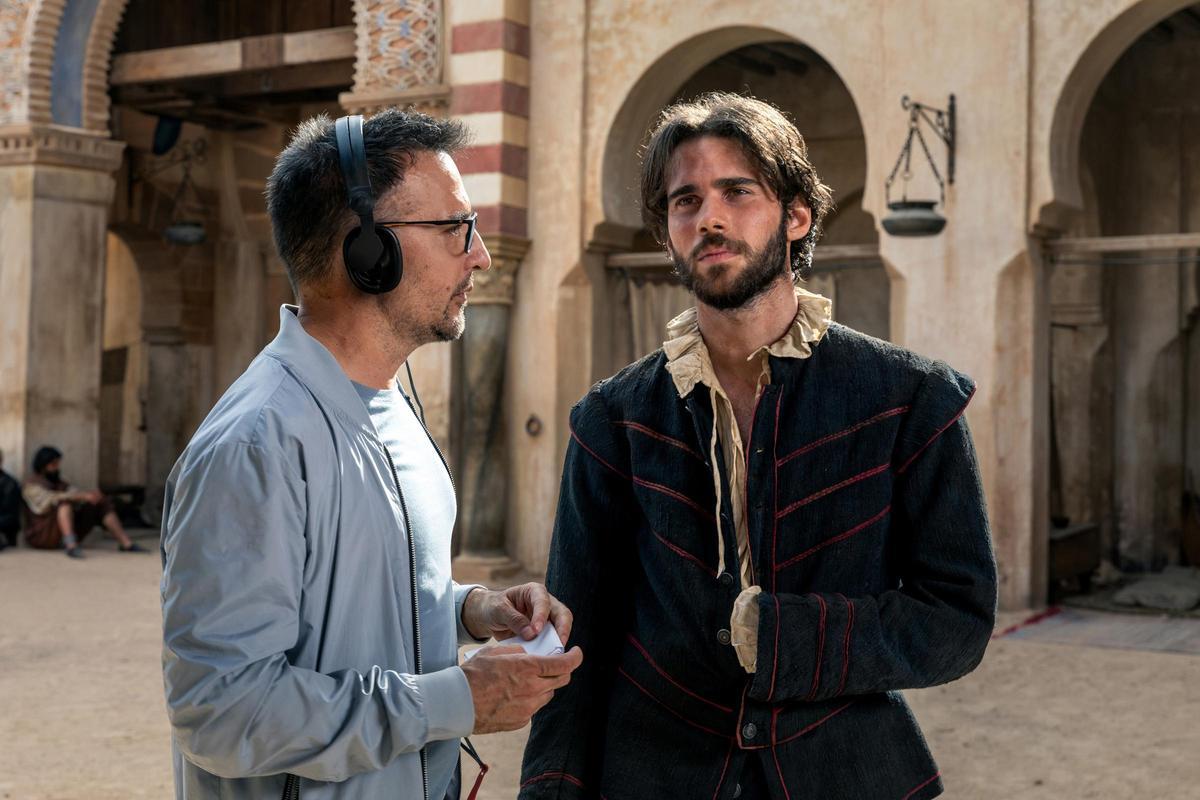 Alejandro Amenábar y Julio Peña durante el rodaje de "El cautivo".