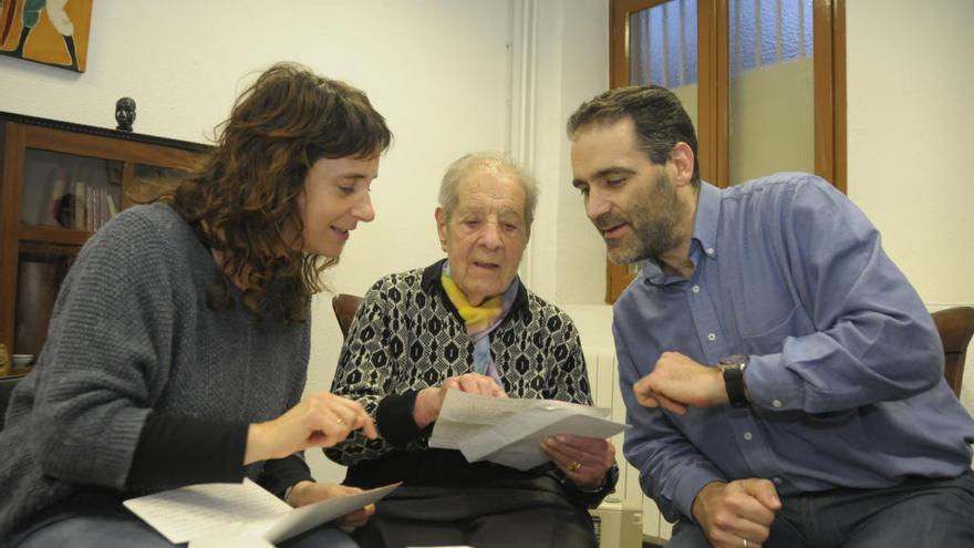 Sara del Barrio, al mig, amb membres de la Comunitat de Sant Egidi