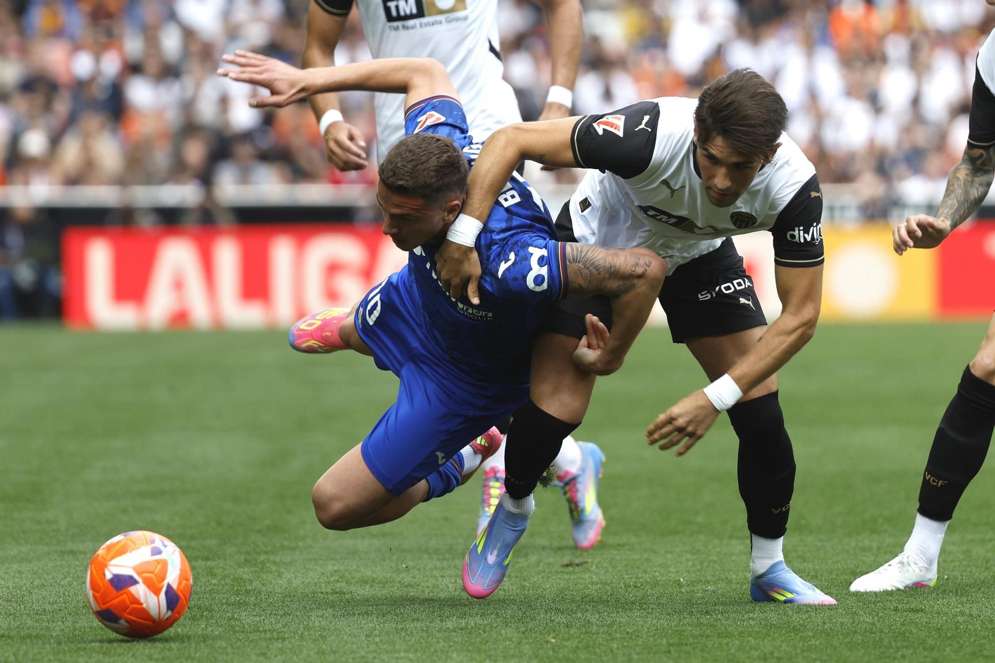 3-0. El Valencia acaba con el Getafe, sella la permanencia y mira a Europa