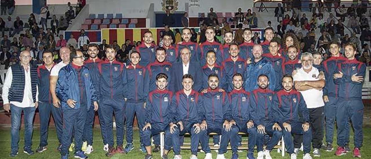 La plantilla y cuerpo técnico del Poblense en la temporada 2020/21