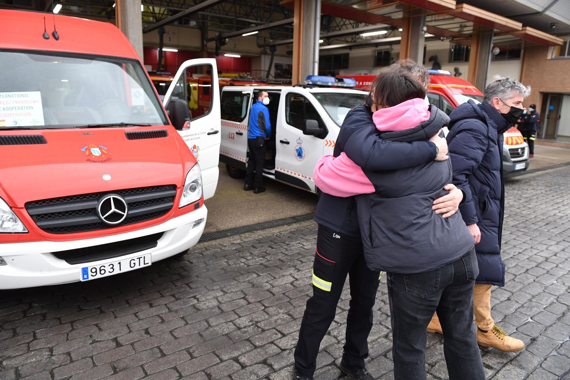 Parten de A Coruña los bomberos y policías que llevarán ayuda a Ucrania y traerán a una veintena de refugiados