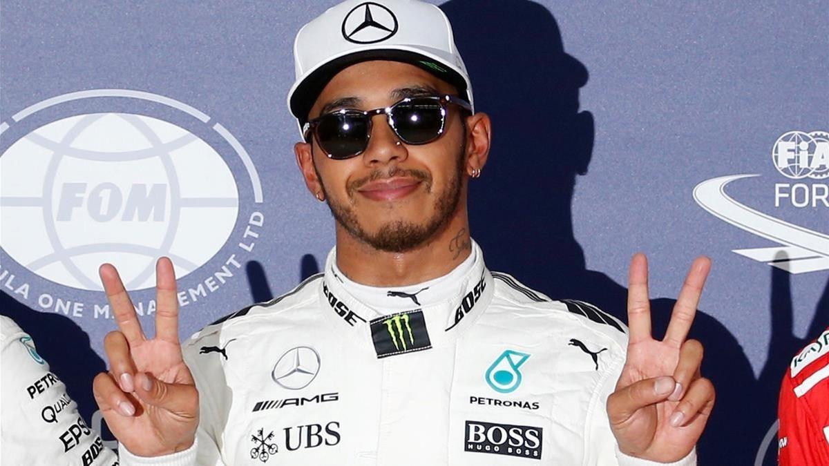 Lewis Hamilton celebra la 'pole' en Suzuka.